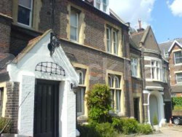 			1 Bedroom, 1 bath, 1 reception Flat			 Netherhall Gardens, HAMPSTEAD NW3